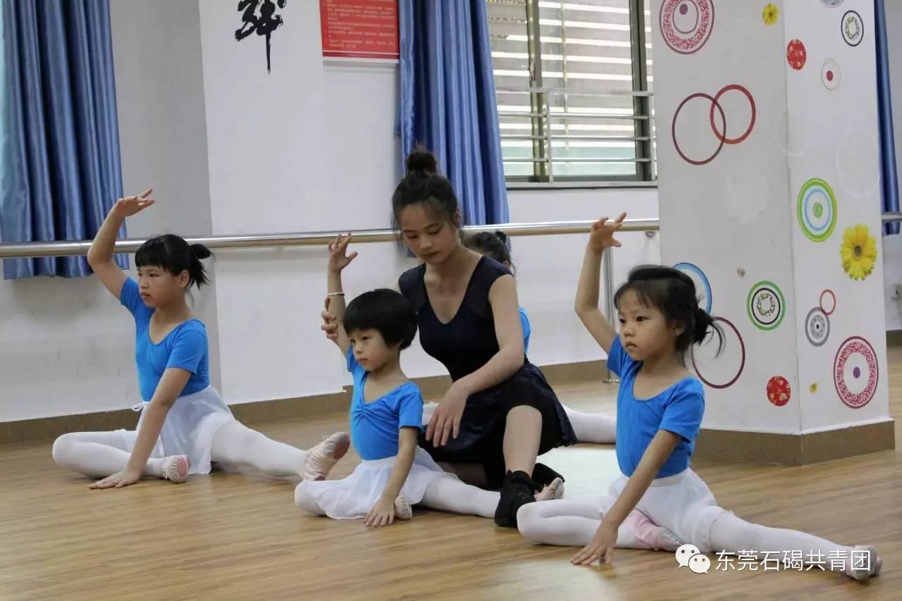 余江:翩跹舞韵润民心古典舞姿绽芳华(图1)